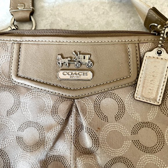 Coach Signature Cross-body Swing-pack Handbag - Picture 4 of 6